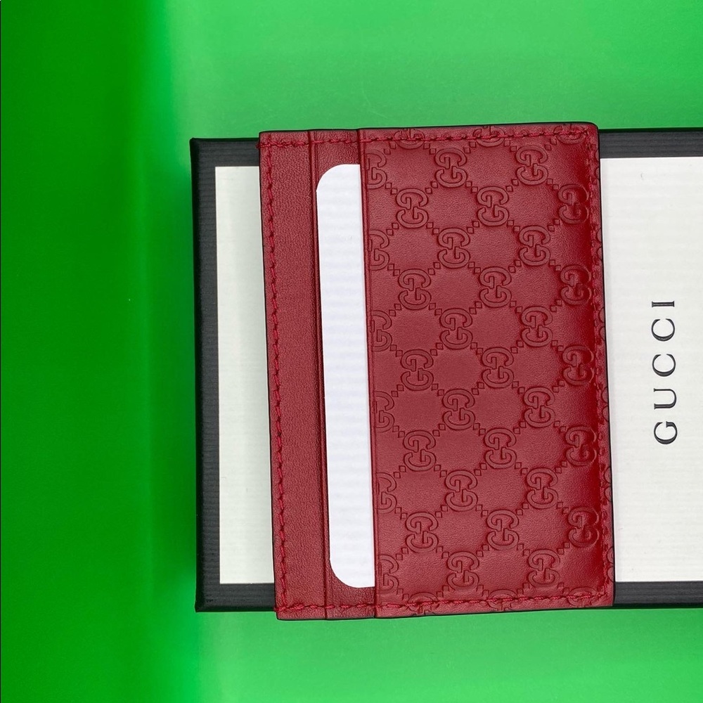 Gucci: Red Gucci Signature Card Case